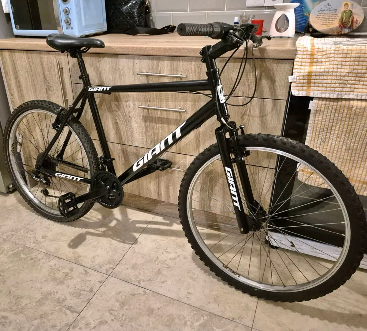 ADULTS GIANT ESCAPE 21” FRAME BIKE BRAKES AND GEAR - Image 2