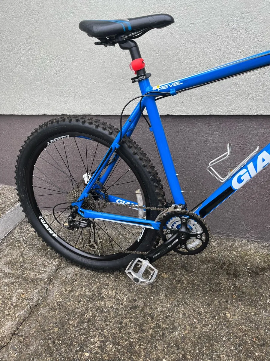 Giant Reval Mountanin bike. - Image 4