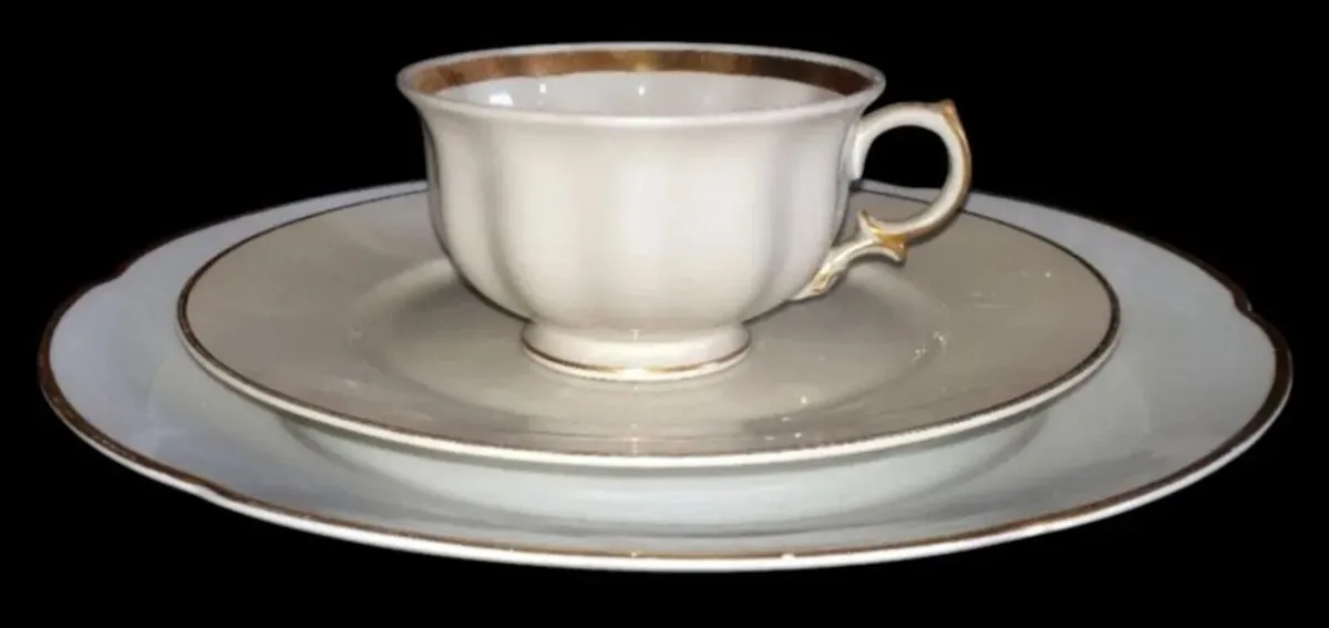 Vintage Fürstenberg Germany Porcelain Tea Trio - Image 3