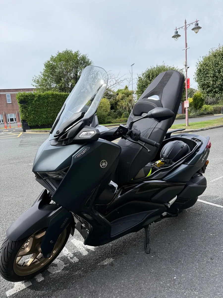 Yamaha Xmax 300 Tech Max + Extras - Image 2
