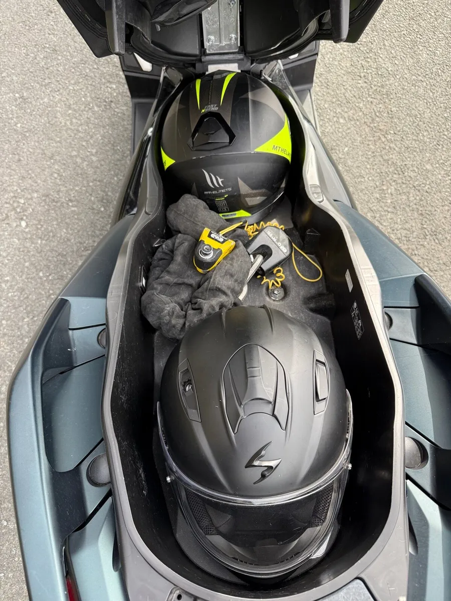 Yamaha Xmax 300 Tech Max + Extras - Image 3