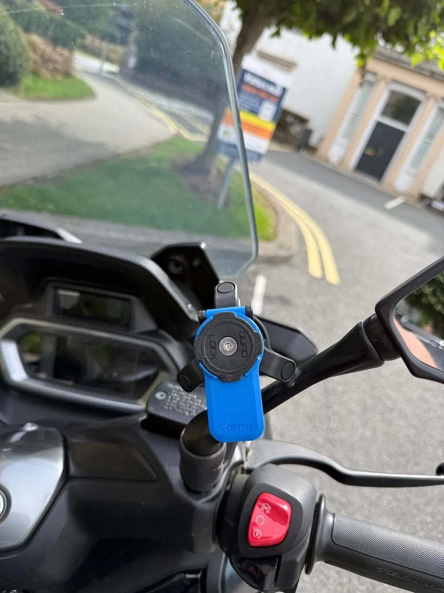 Yamaha Xmax 300 Tech Max + Extras - Image 4