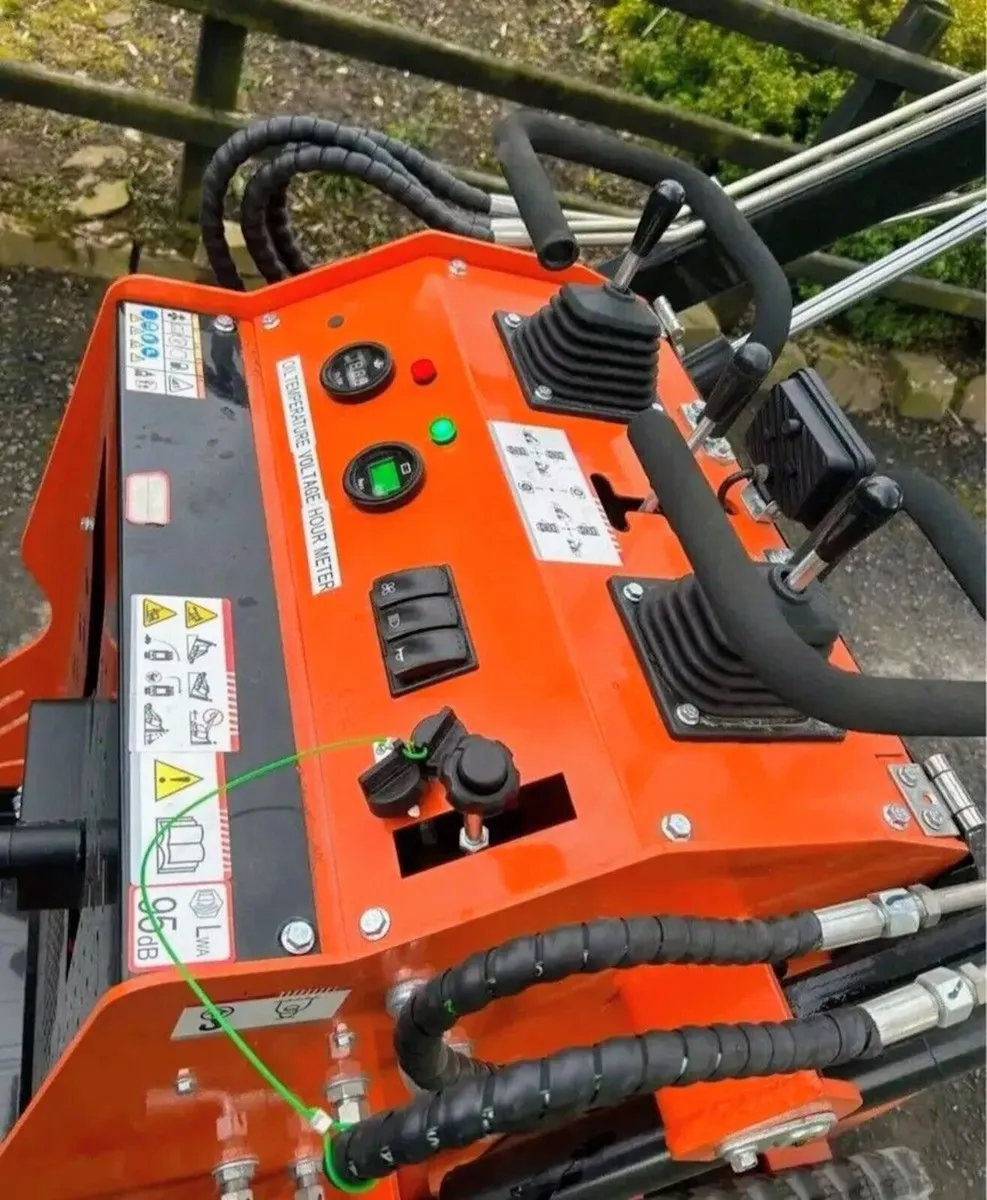 NEW MINI SKIDSTEER DIESEL SL36 CD - Image 3