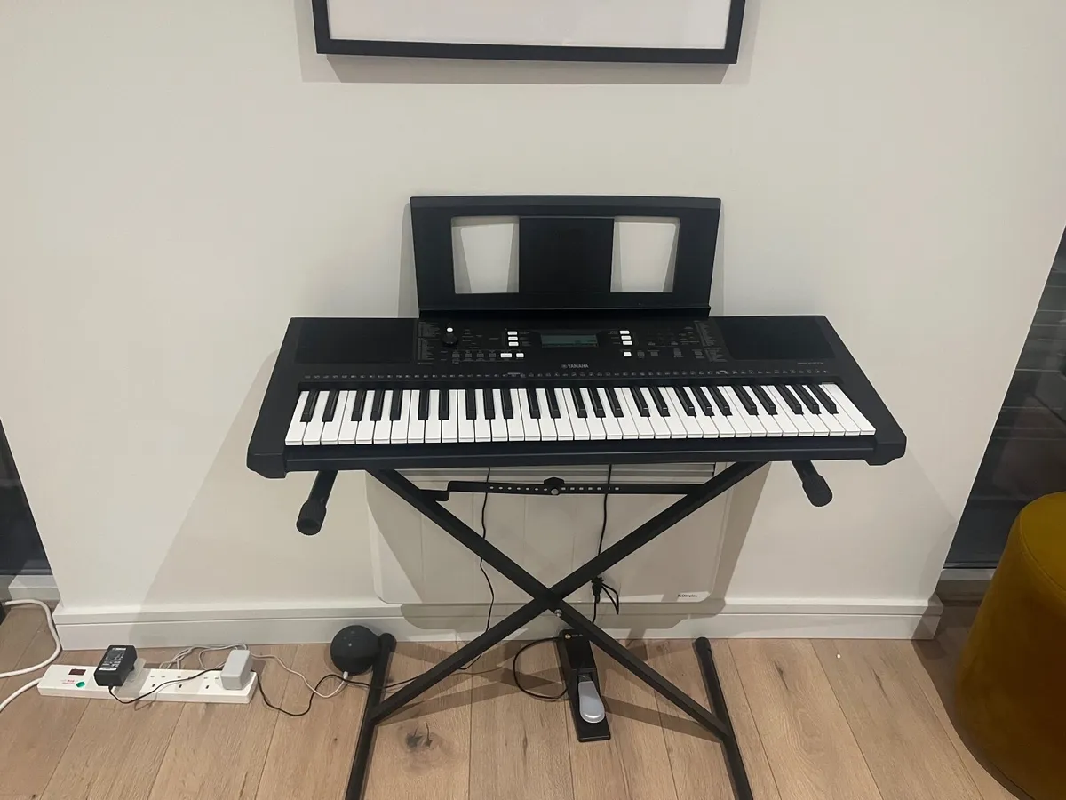 Yamaha PSR E373 Keyboard - Image 3