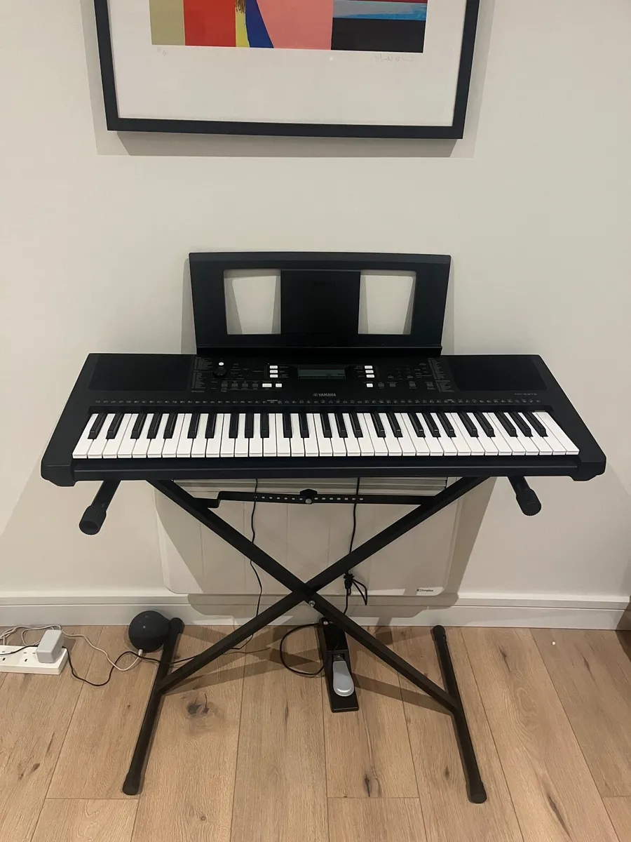 Yamaha PSR E373 Keyboard - Image 1