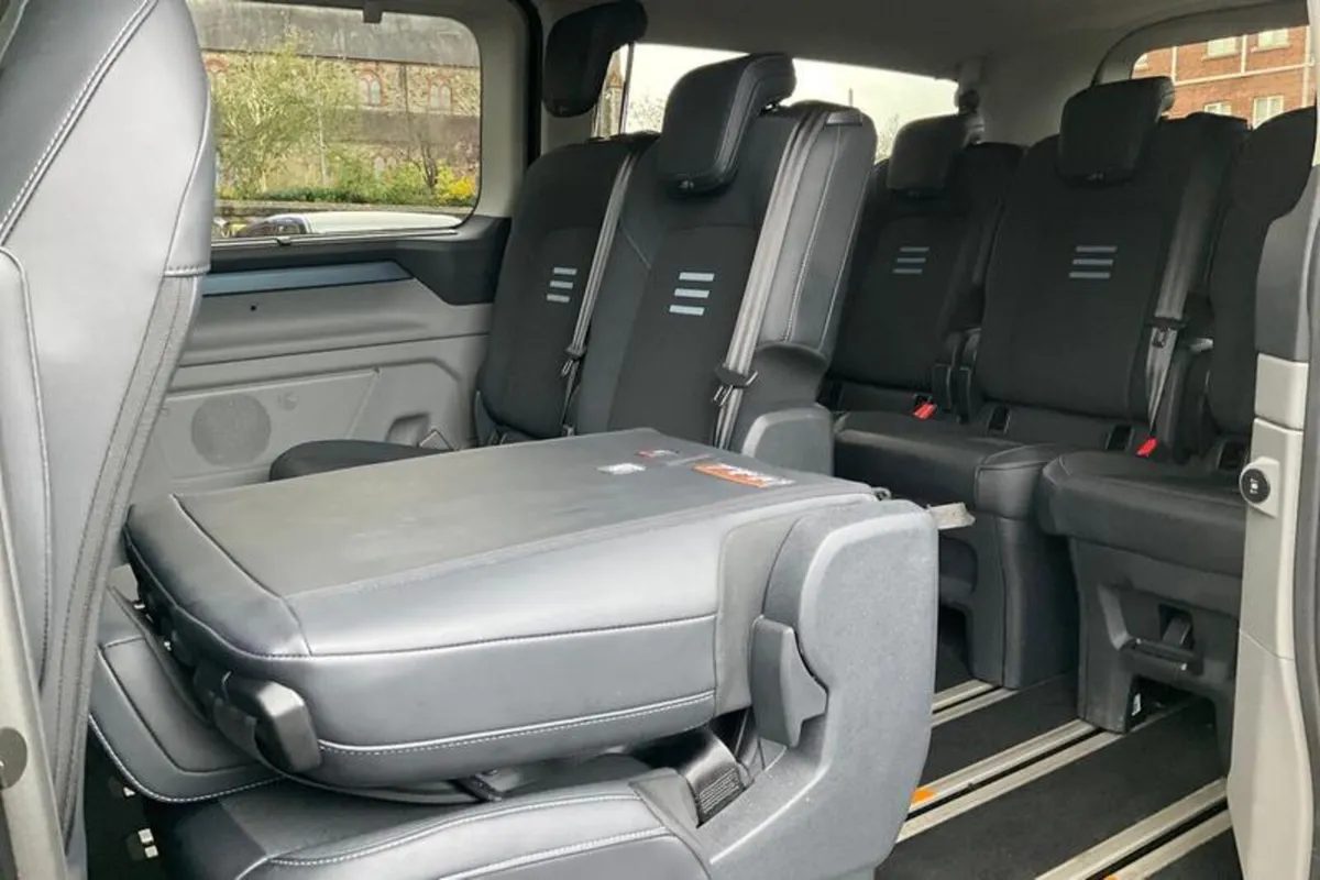 Ford Tourneo Custom 320 L2  FWD 2.0 EcoBlue 170ps - Image 4