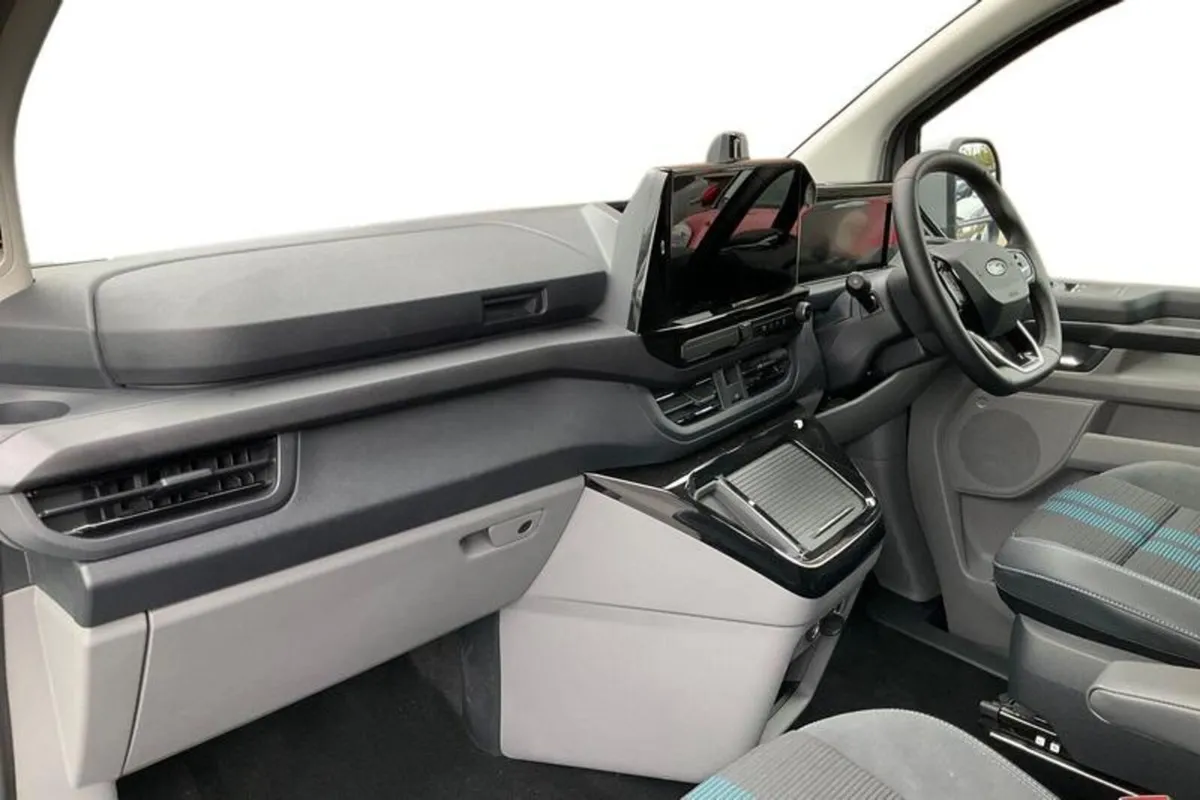 Ford Transit Custom 320 L2  FWD 2.0 EcoBlue 170ps - Image 3