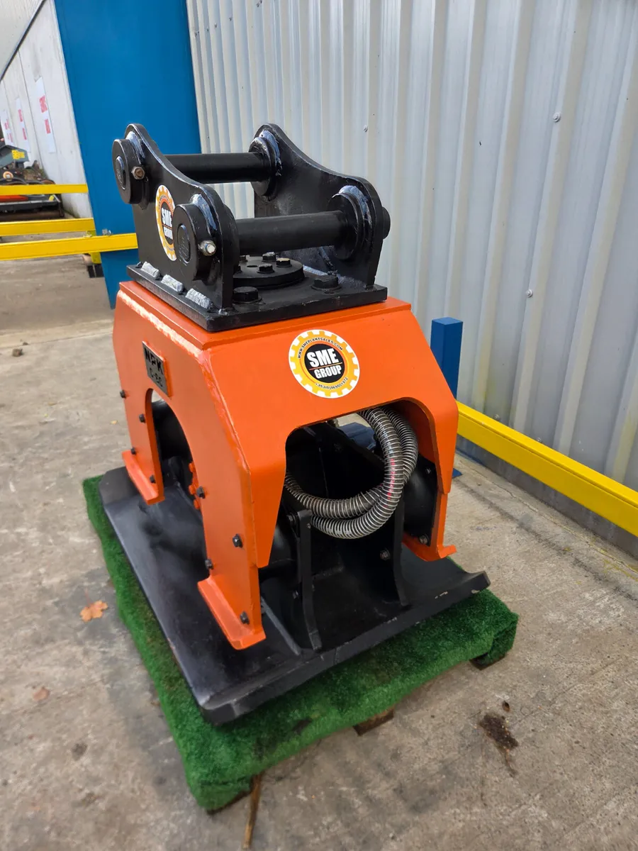Npk C60 Hydraulic Compactor Plate - Image 2