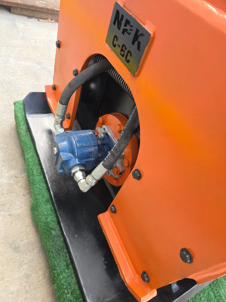 Npk C60 Hydraulic Compactor Plate - Image 4