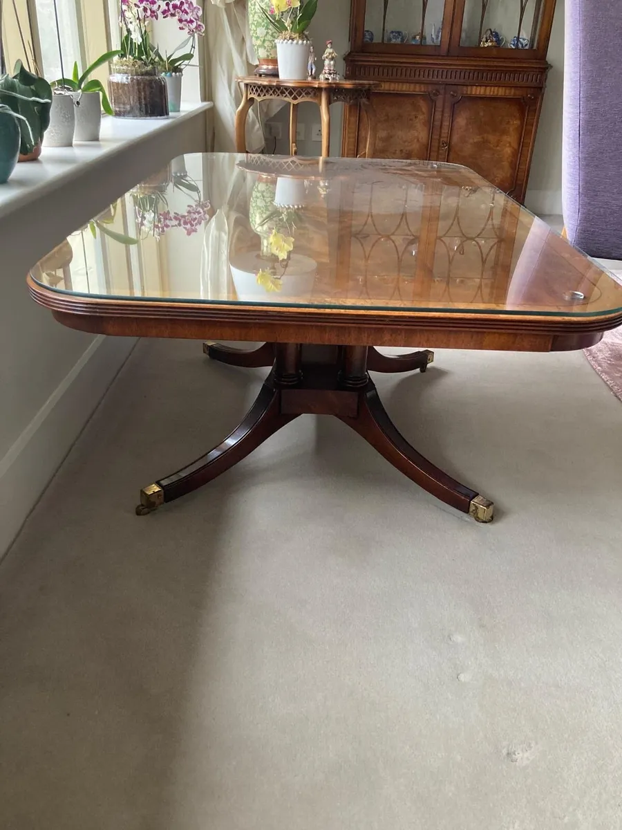 Traditional wooden coffee table - Image 1