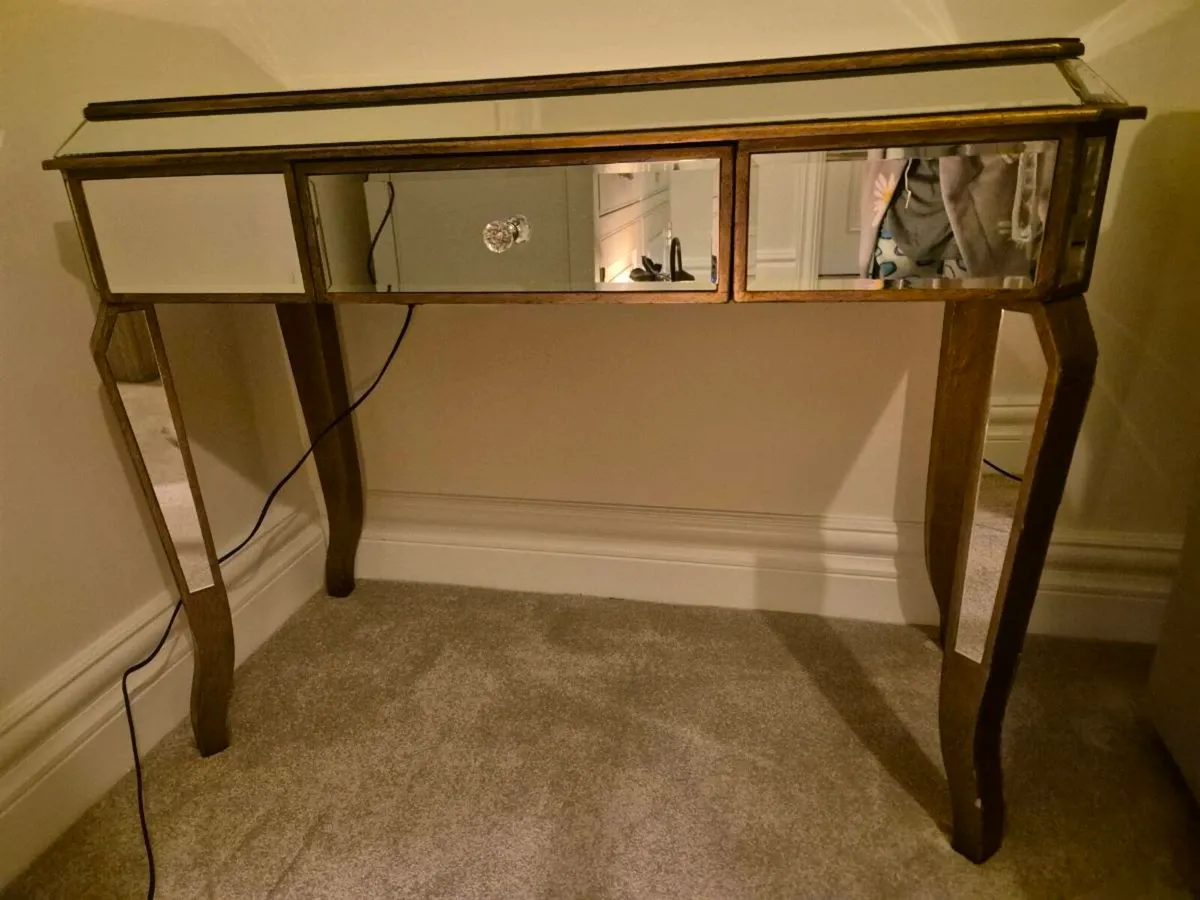 Mirrored hall or sitting room table - Image 1