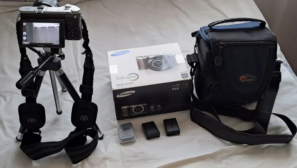 Samsung NX300 digital camera 20.3 megapixels - Image 2