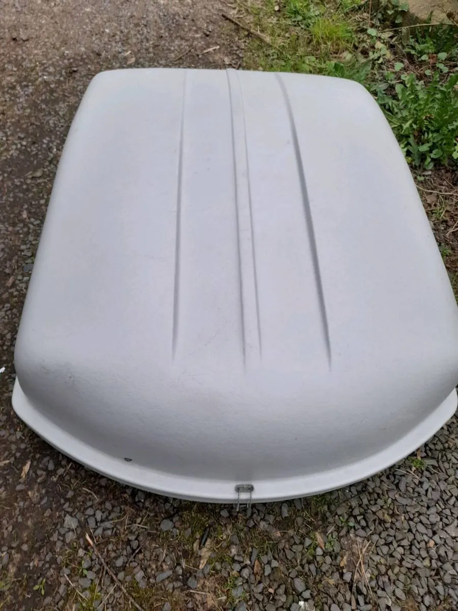 Roof box - Image 1