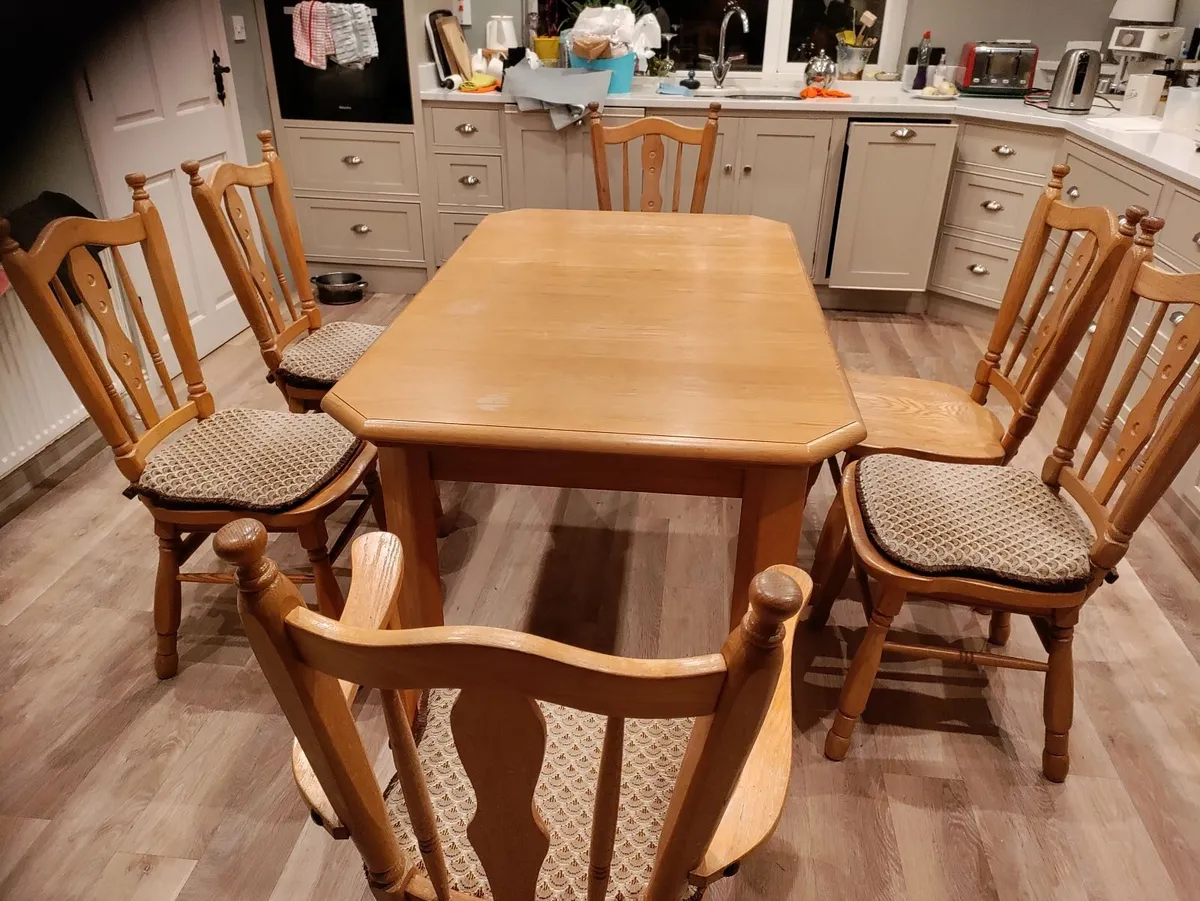 Table chairs - Image 4