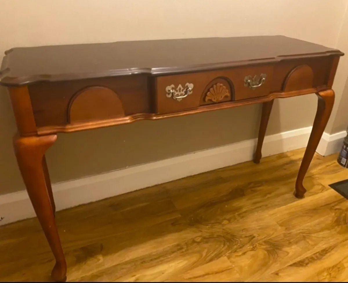 Table Console - Image 1