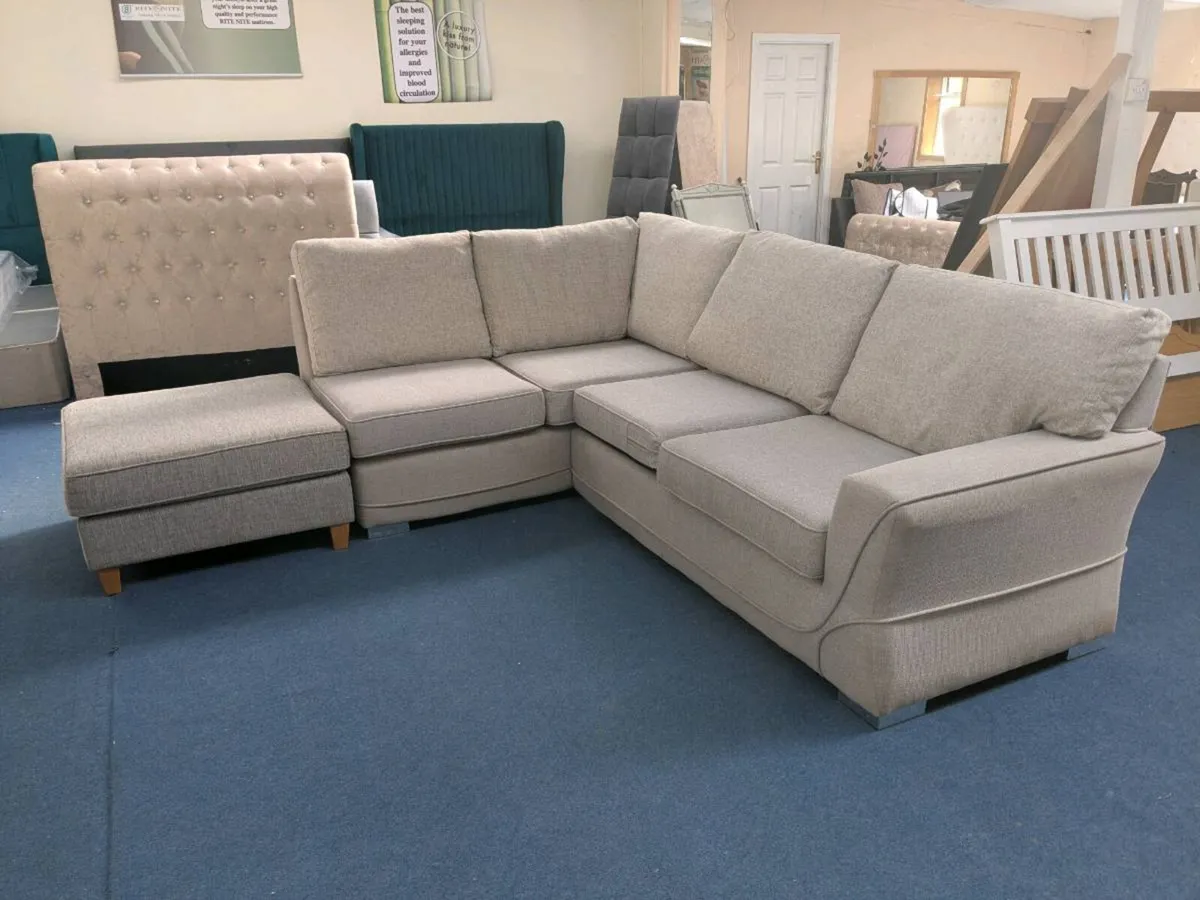 Corner couch - Image 3