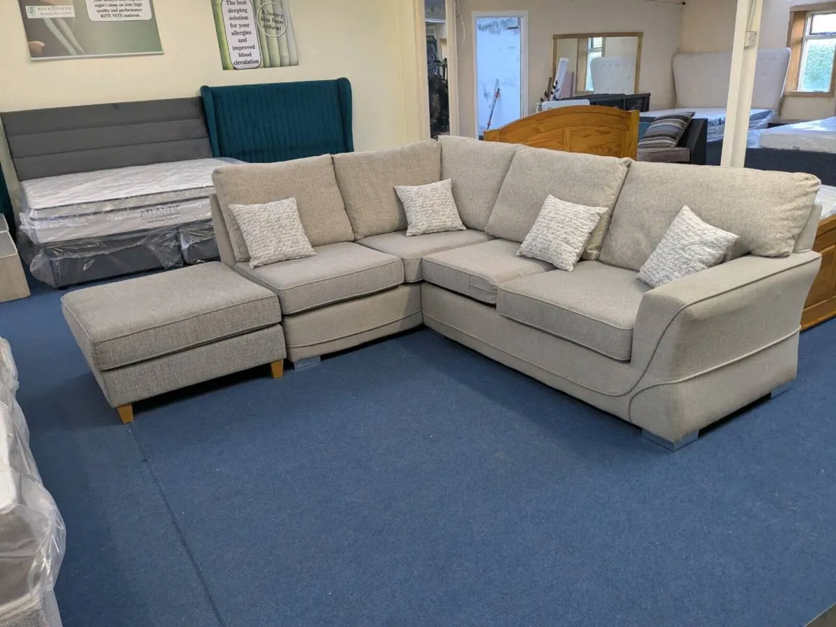 Corner couch - Image 4