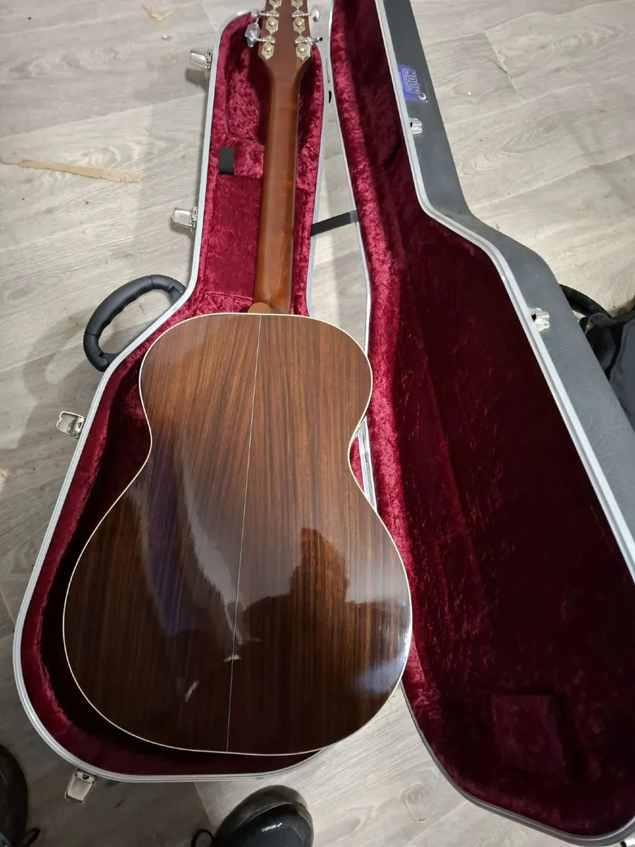 Guitar - Image 2