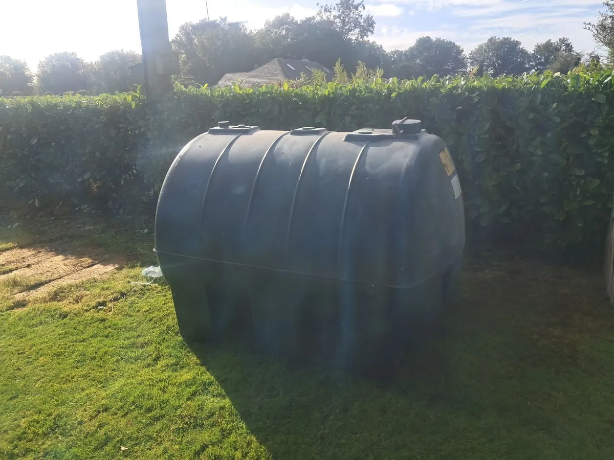 Oil tank