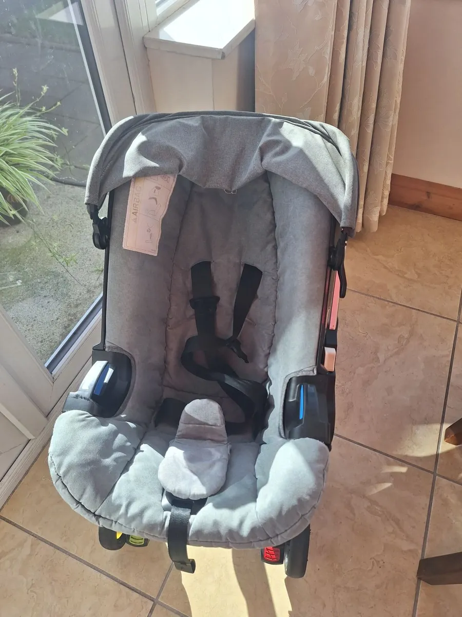 Doona carseat, isofix and raincover - Image 3