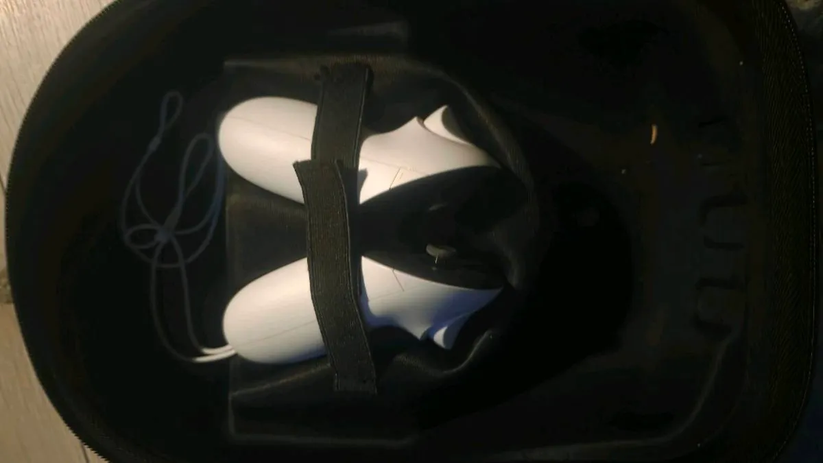 Meta Quest 3 with accessories - Image 3