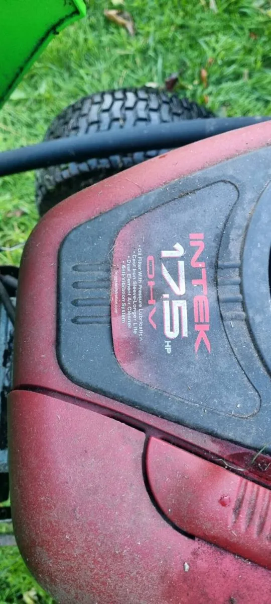 Viking T6 ride on lawnmower - Image 3