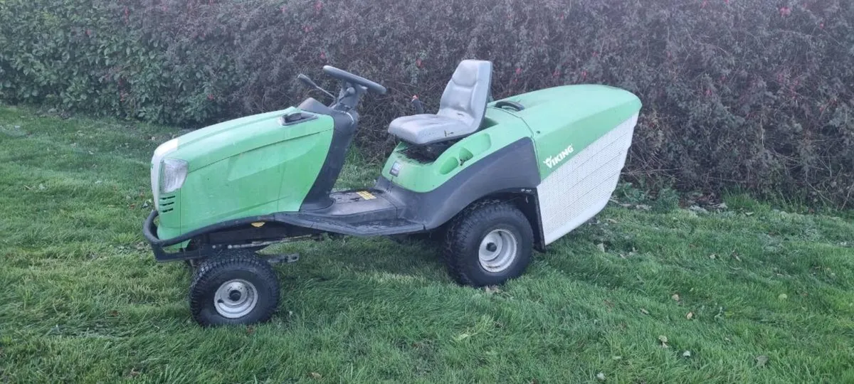 Viking T6 ride on lawnmower - Image 1