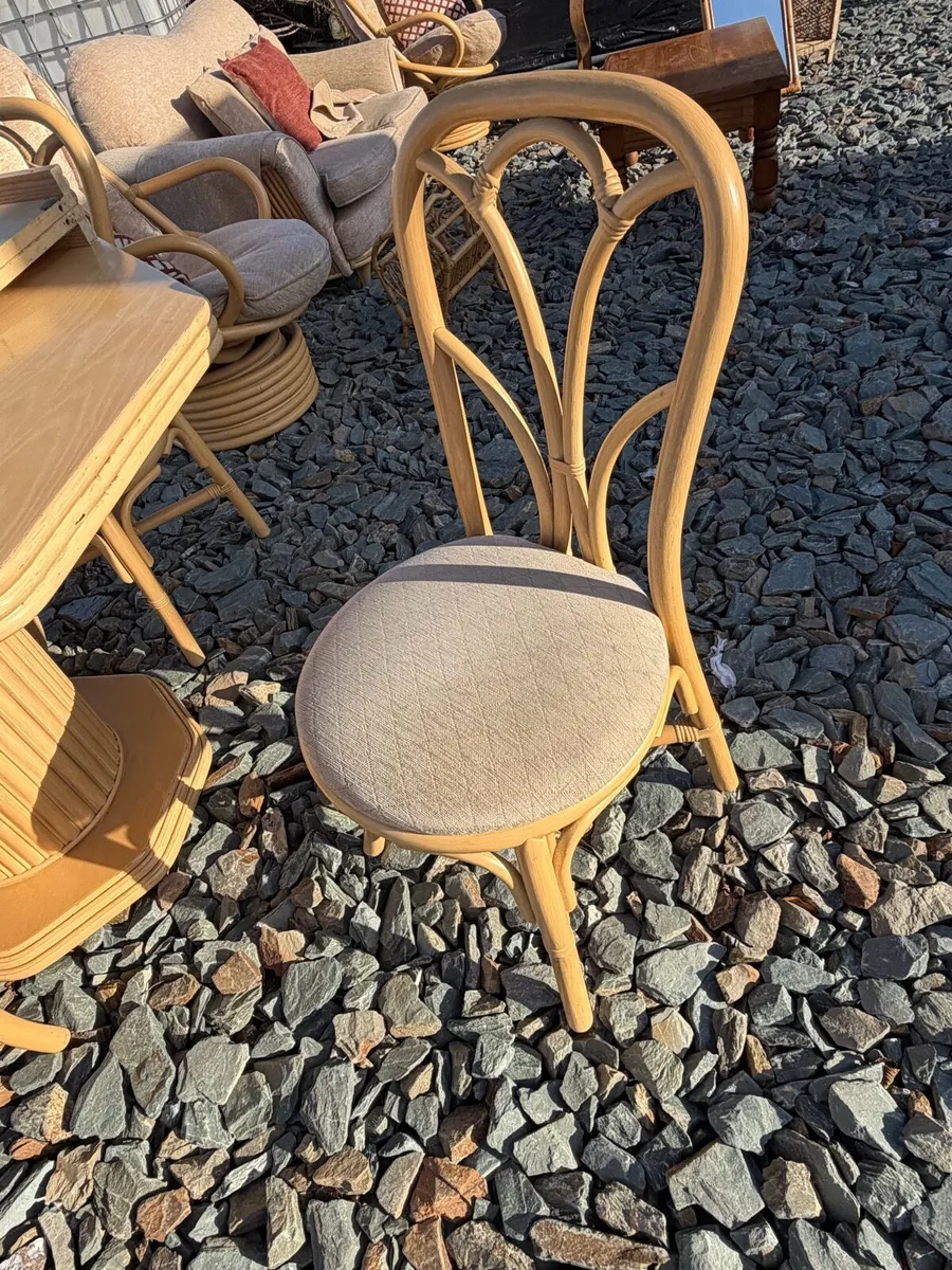 kitchen table + 4 chairs €150 - Image 2