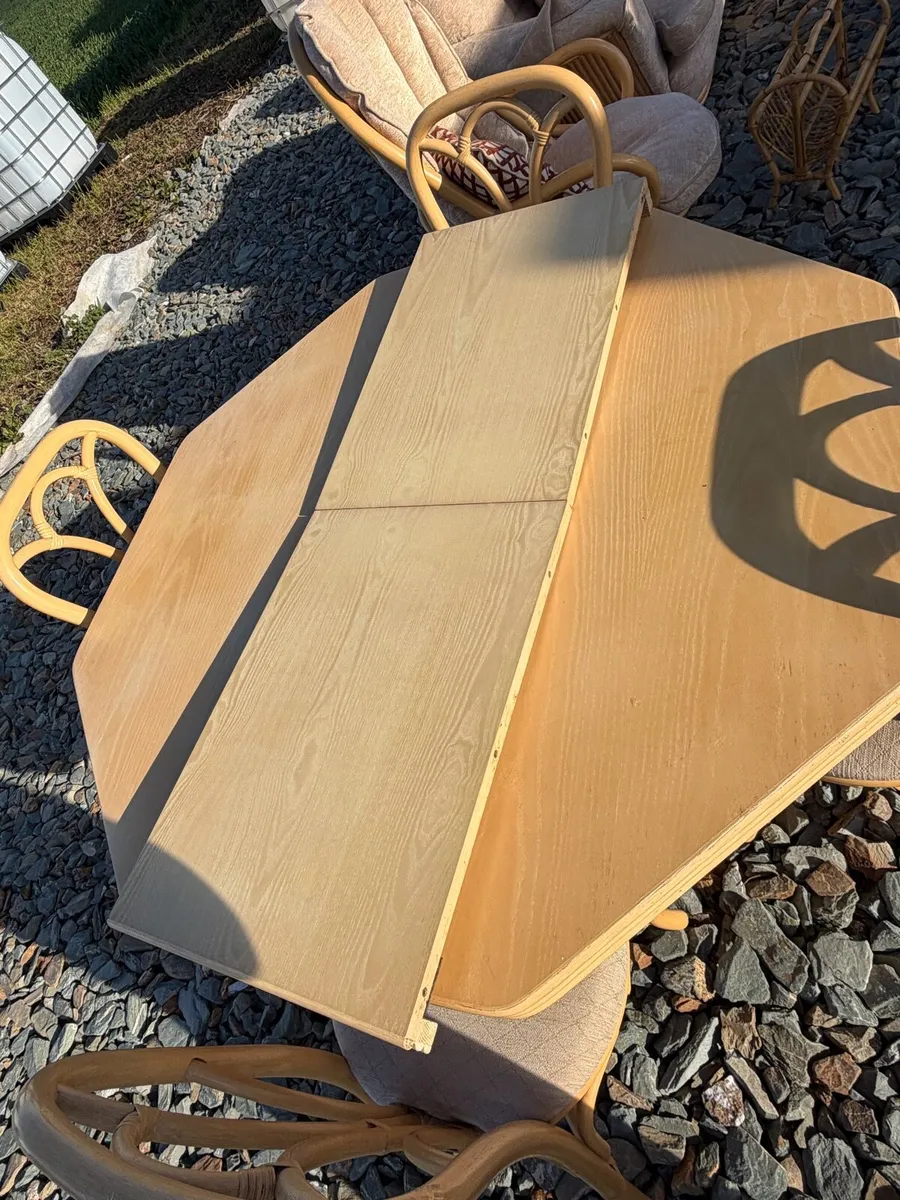 kitchen table + 4 chairs €150 - Image 3