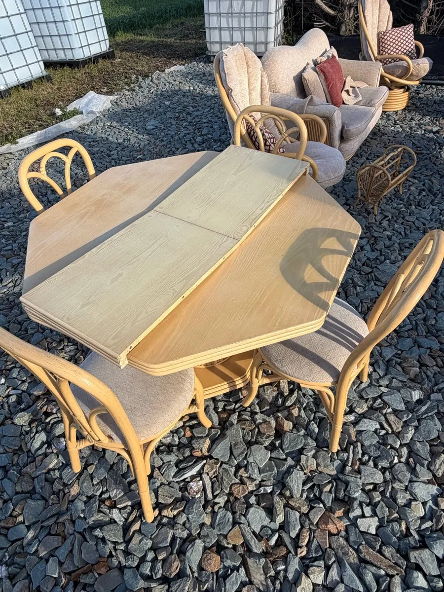 kitchen table + 4 chairs €150 - Image 4