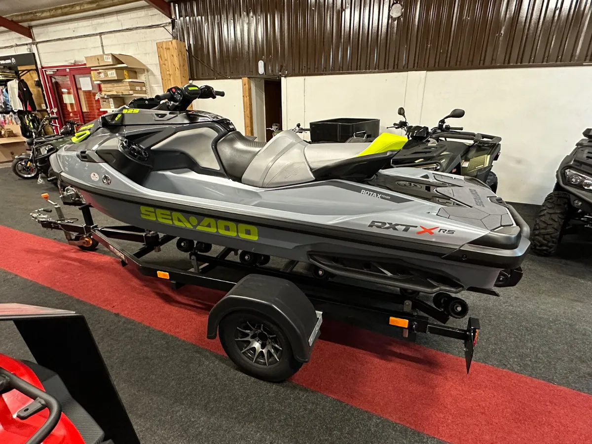 2025 Seadoo RXTX 325 only 69hrs - Image 2