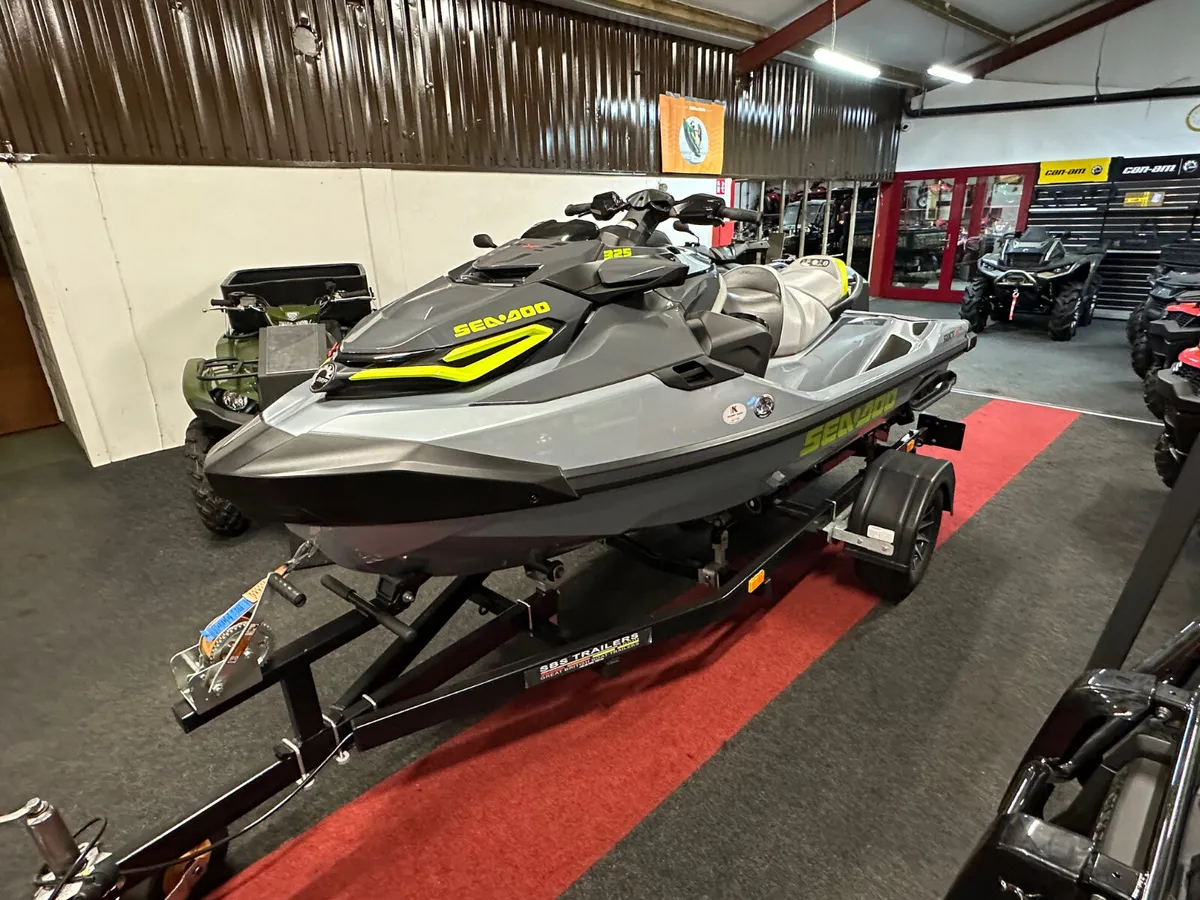 2025 Seadoo RXTX 325 only 69hrs - Image 3