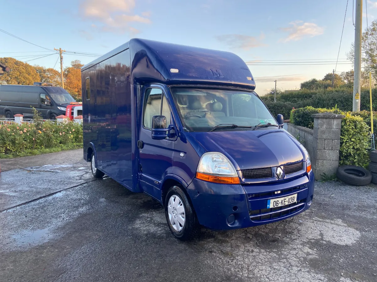 06 Renault master horse lorry - Image 1