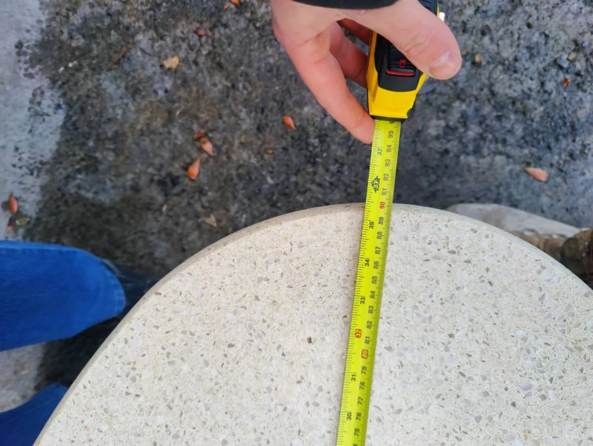Small granite table - Image 4