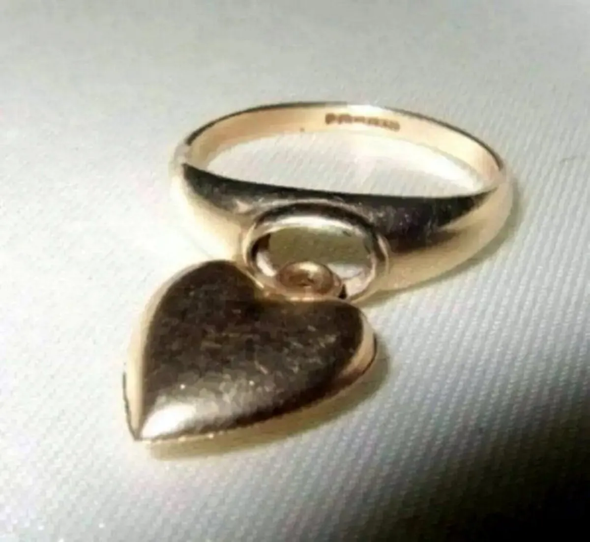 Vintage 9/14ct Gold 'Floating Heart' Ring - Image 3