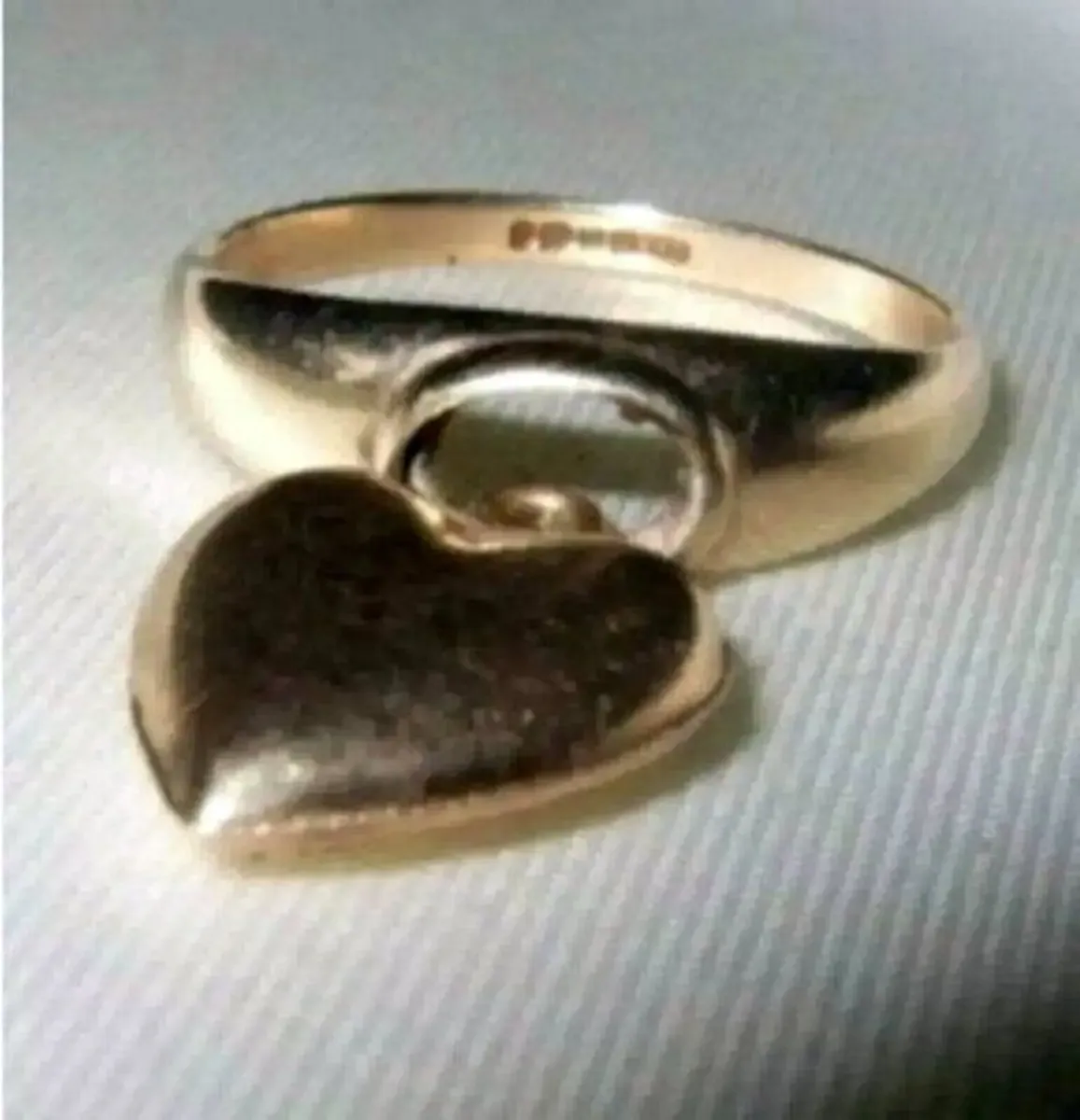 Vintage 9/14ct Gold 'Floating Heart' Ring - Image 4