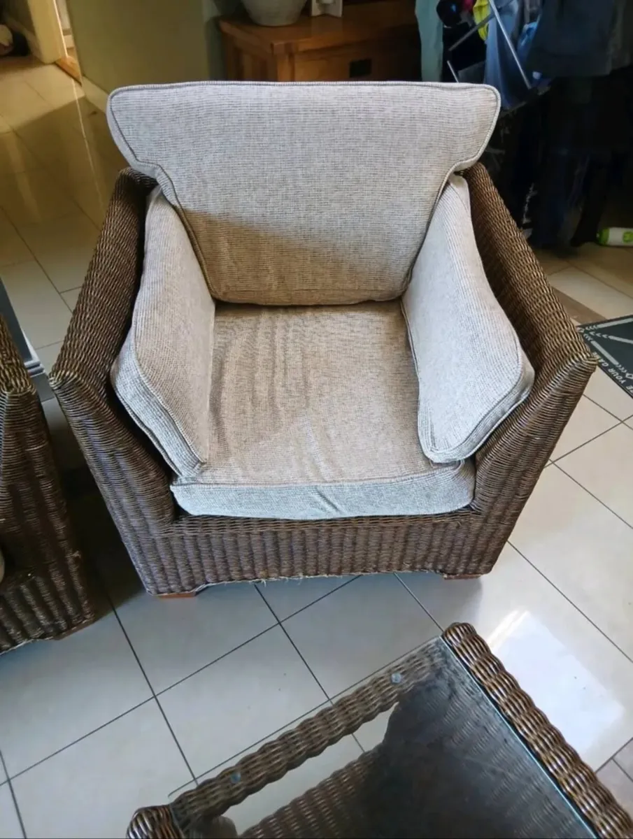 Couch 2x armchairs 2x coffee table - Image 2