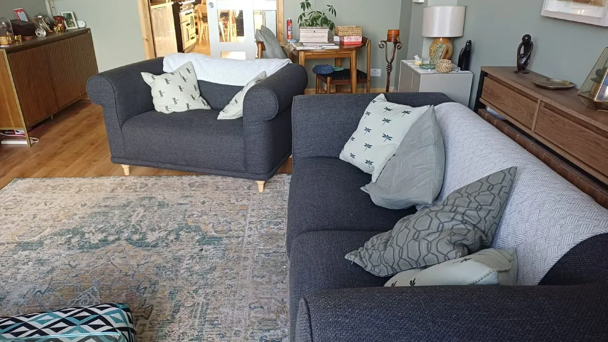 2 and a 1.5 seater sofas - Image 1