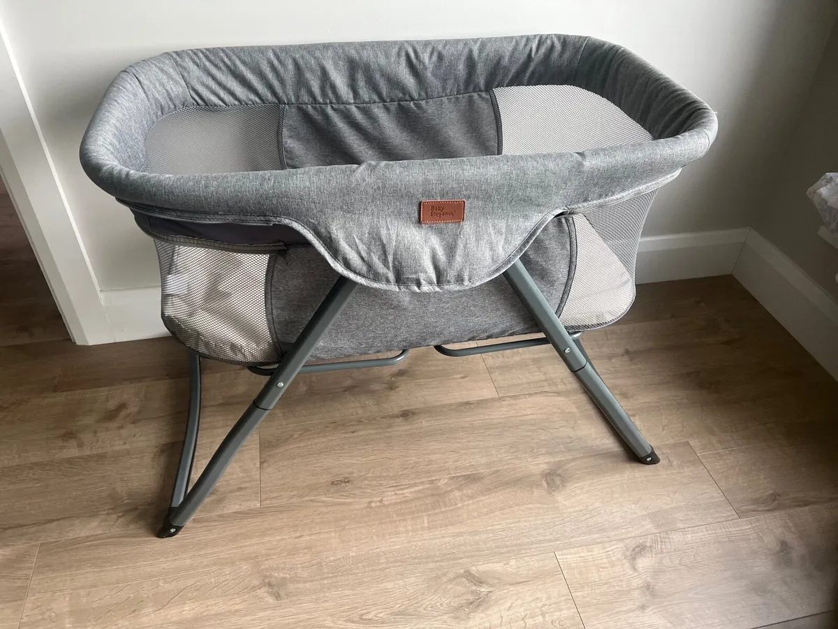Travel cot - Image 1