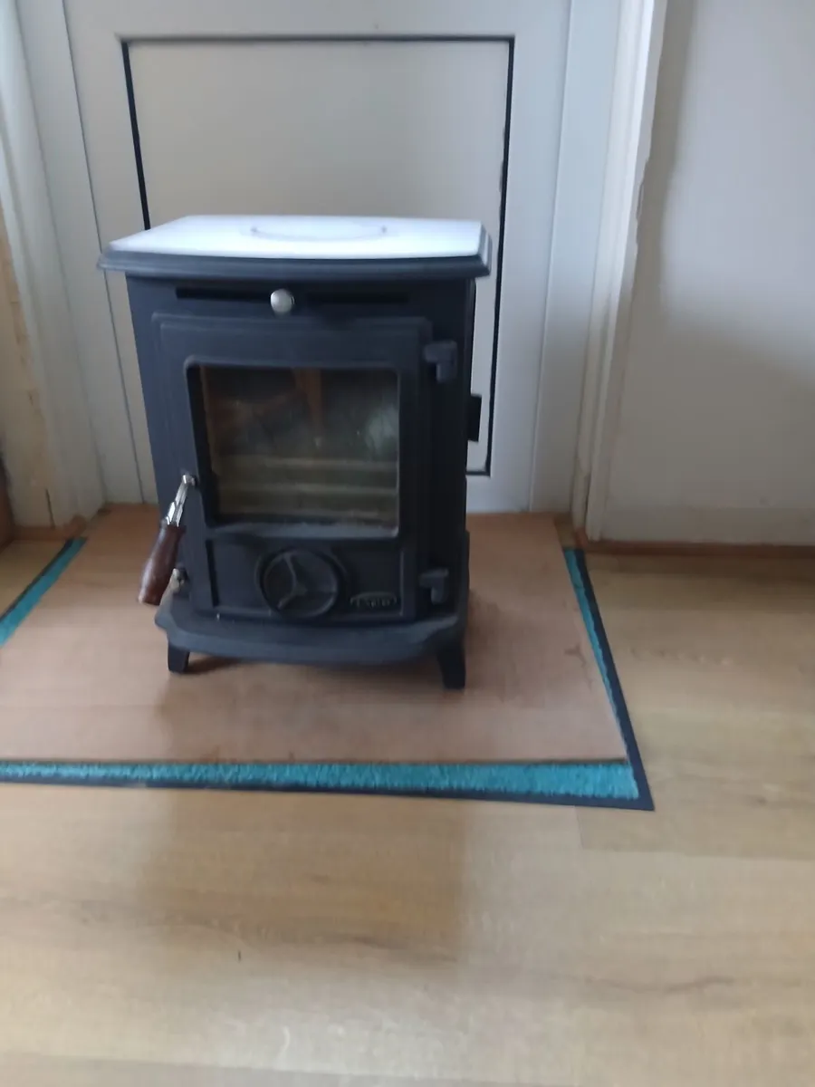 Solid fuel stove - Image 1