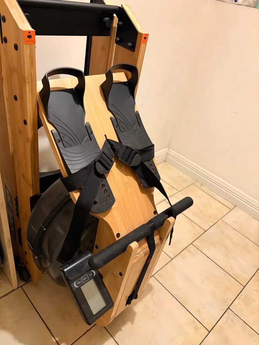Rowing machine - Image 1