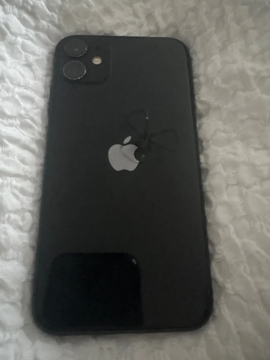 iPhone 11 64g open to offers wats app me - Image 2