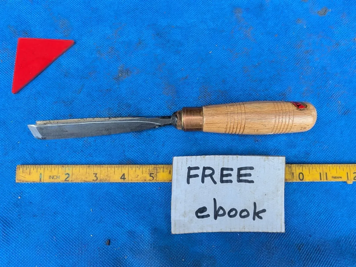 Woodcarvers Vee Chisel - Image 1