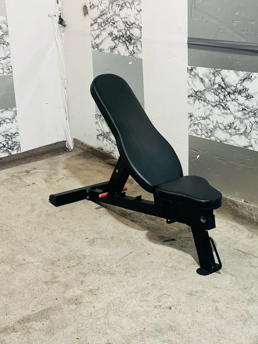 STURDY ADJUSTABLE WEIGHT BENCH - Image 1