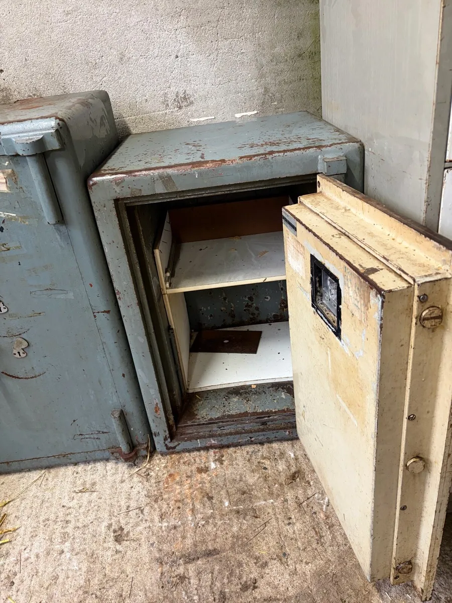 Security safes and fireproof filing cabinets - Image 4