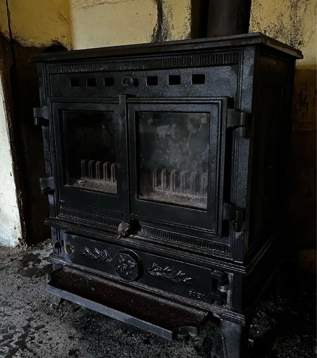 12KW Stovax stove with back boiler - Image 1
