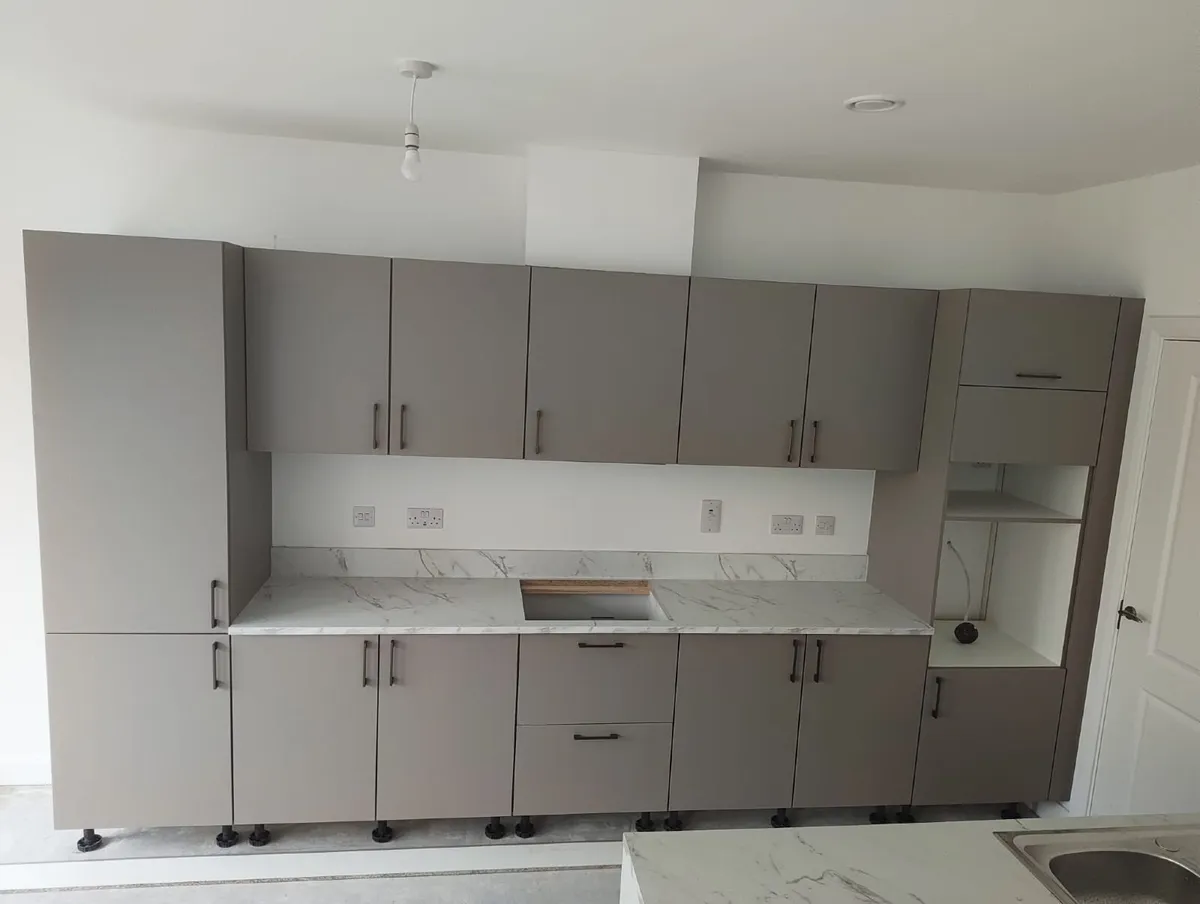 Brand New Kitchen with Peninsula (Island) - Image 2