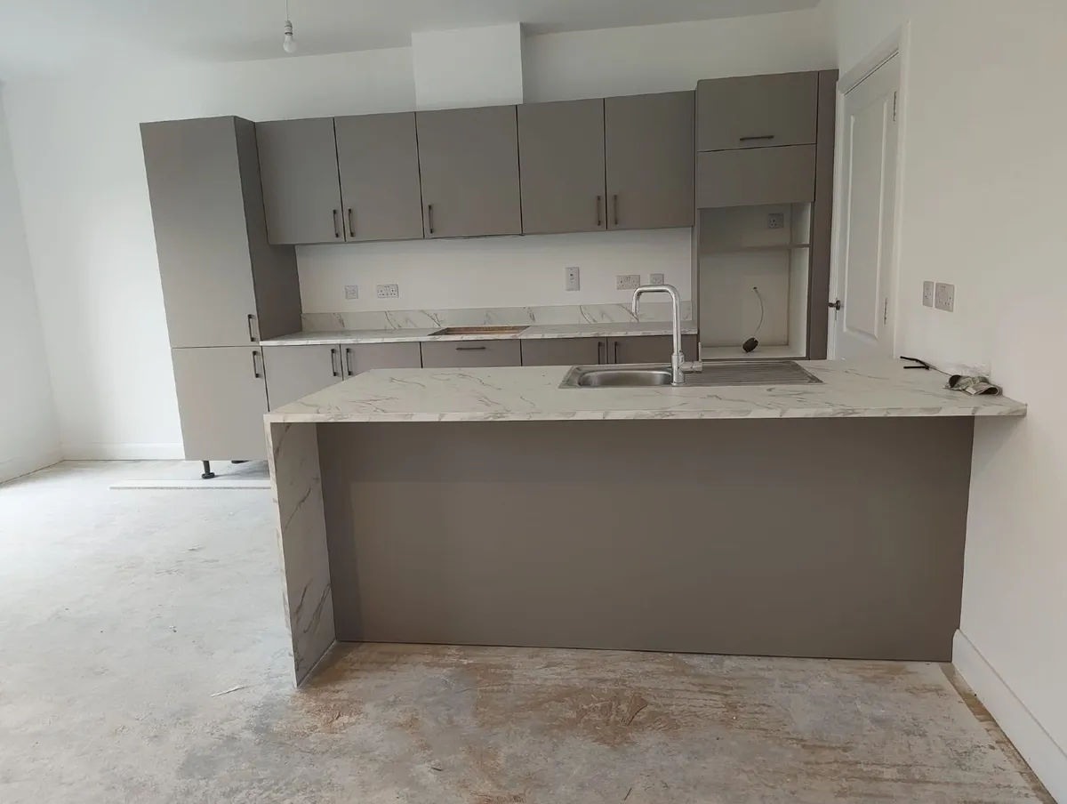Brand New Kitchen with Peninsula (Island) - Image 4