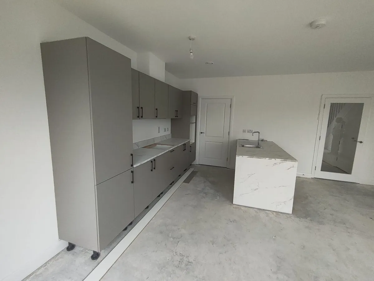 Brand New Kitchen with Peninsula (Island) - Image 3
