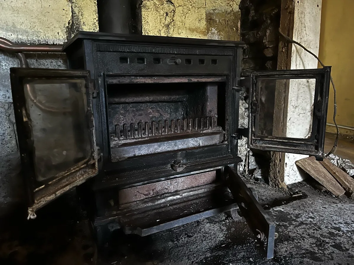 12KW Stovax stove with back boiler - Image 3